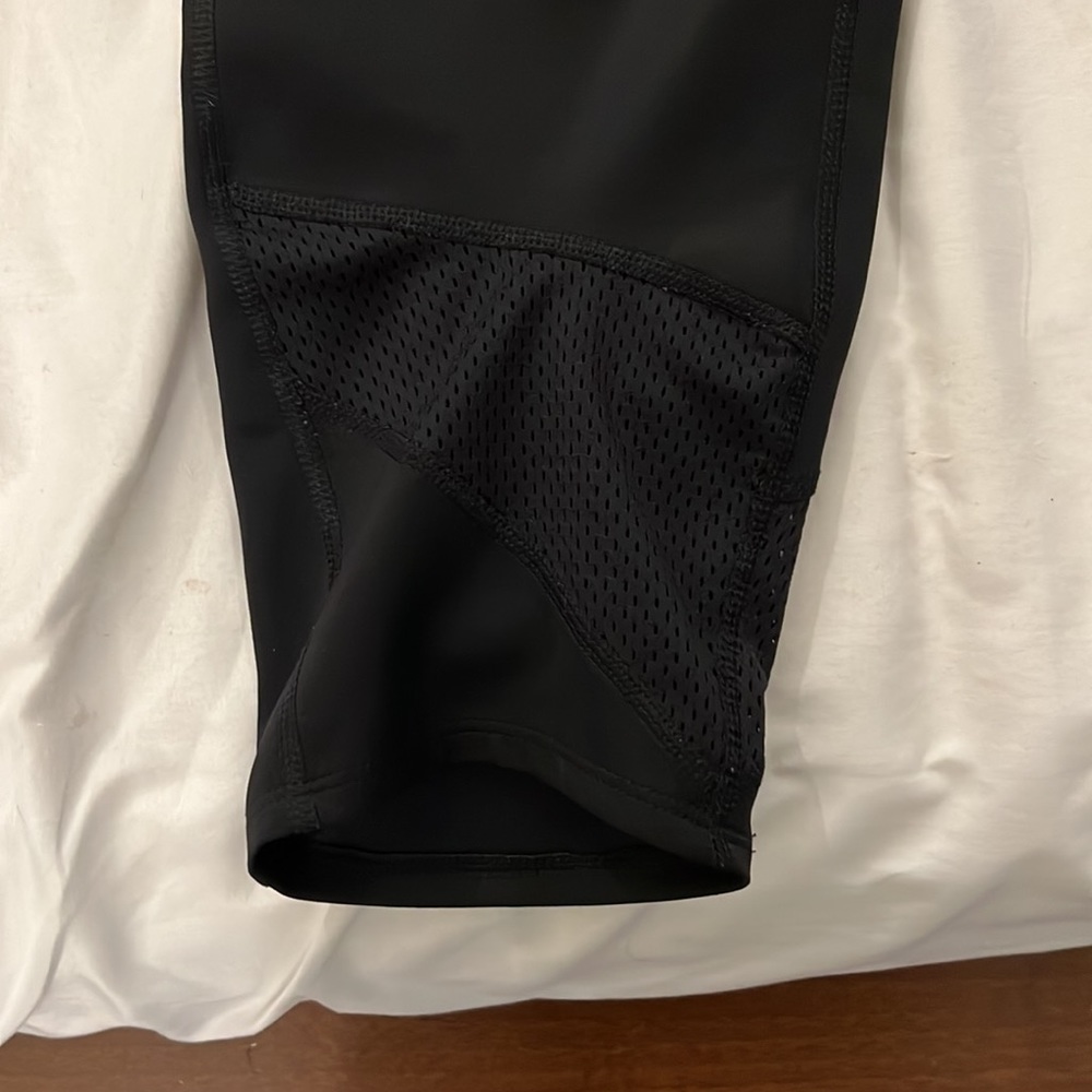 Adidas Running aeroready yoga capris black medium mesh EUC - Picture 5 of 7